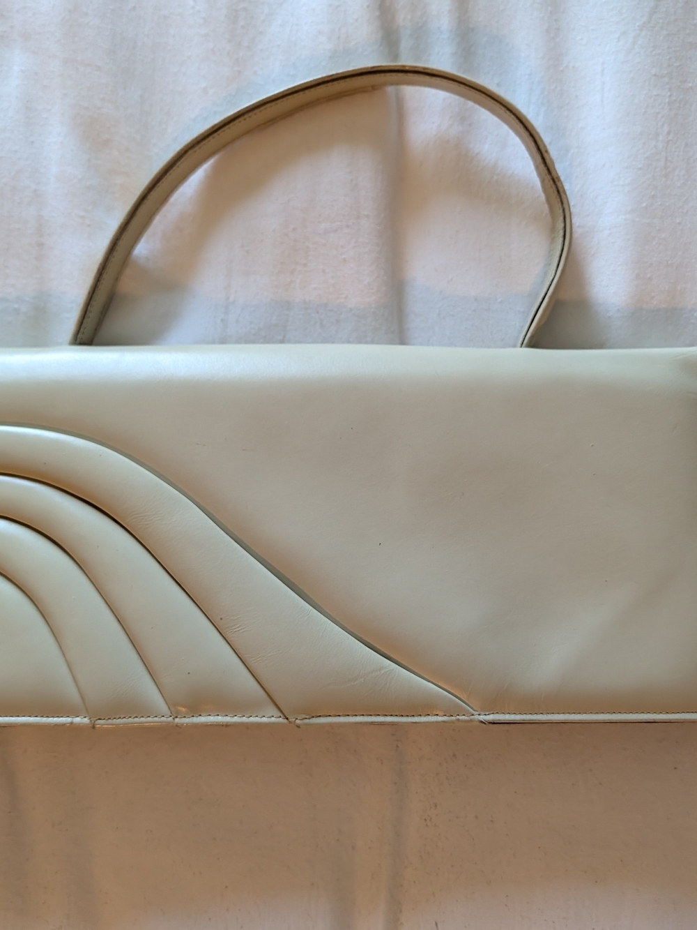 Vintage Leatherette Cream Women's Handbag - Elegant Wave Detail